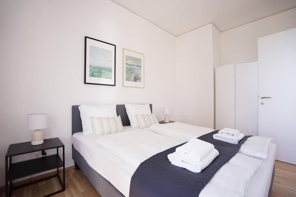 The High-Rise Condo With Pool Wien Exterior foto