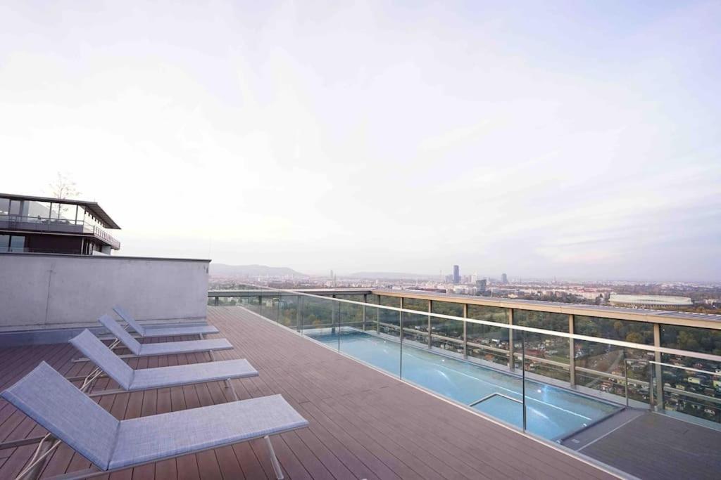 The High-Rise Condo With Pool Wien Exterior foto