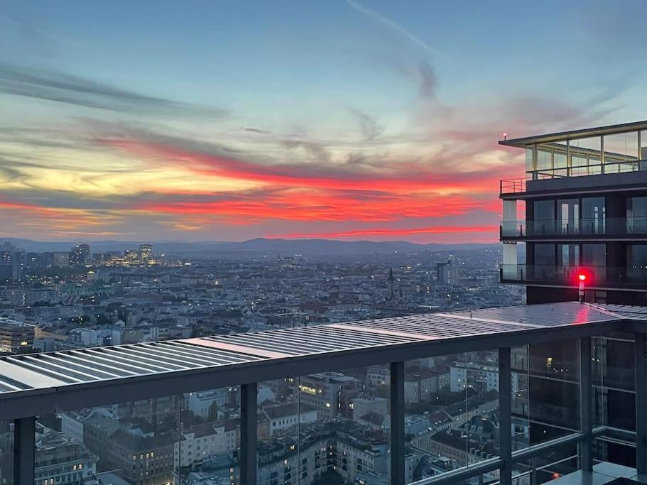 The High-Rise Condo With Pool Wien Exterior foto
